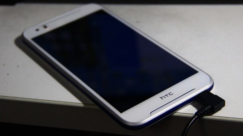HTC Desire 830 01