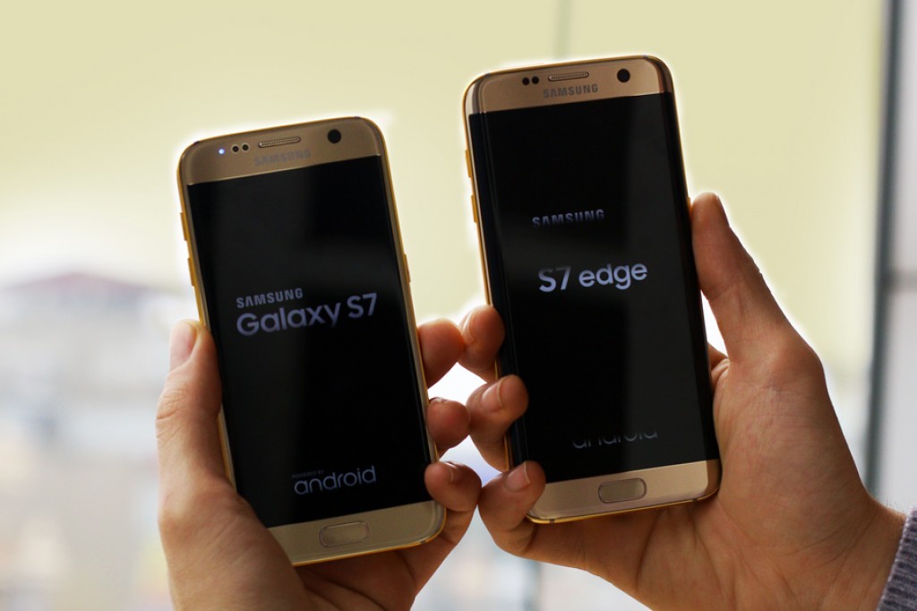 Samsung Galaxy S7 Gold 02