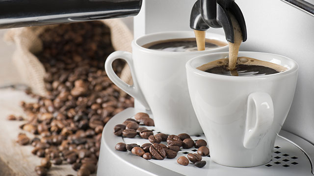 Korišćenje kafe u zrnu za pripremu kafe u aparatu za kafu