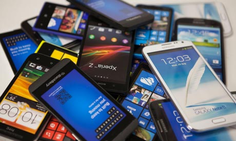 Pile of smart phones Gomila pametnih telefona